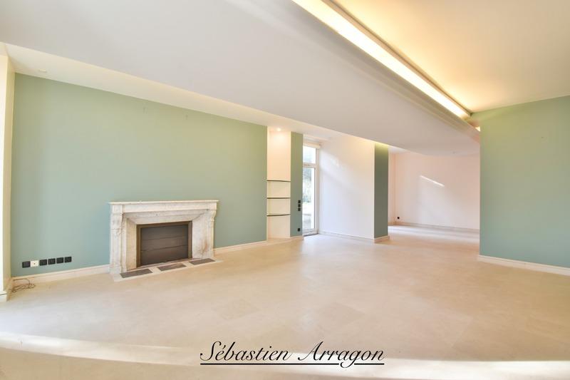 Maison - 460 m² - 14 pièces