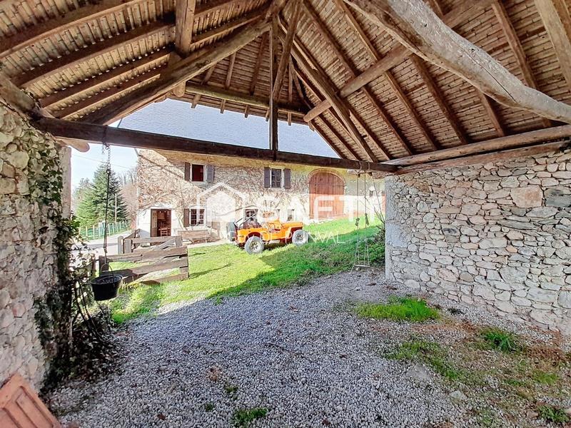 Maison - 216 m² - 9 pièces