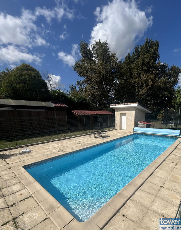 Maison - 240 m² - 8 pièces