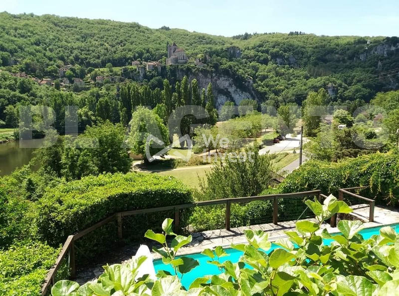 Maison - 257 m² - 11 pièces