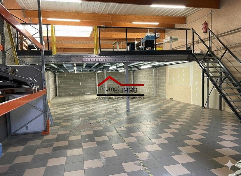 Local commercial - 576 m²