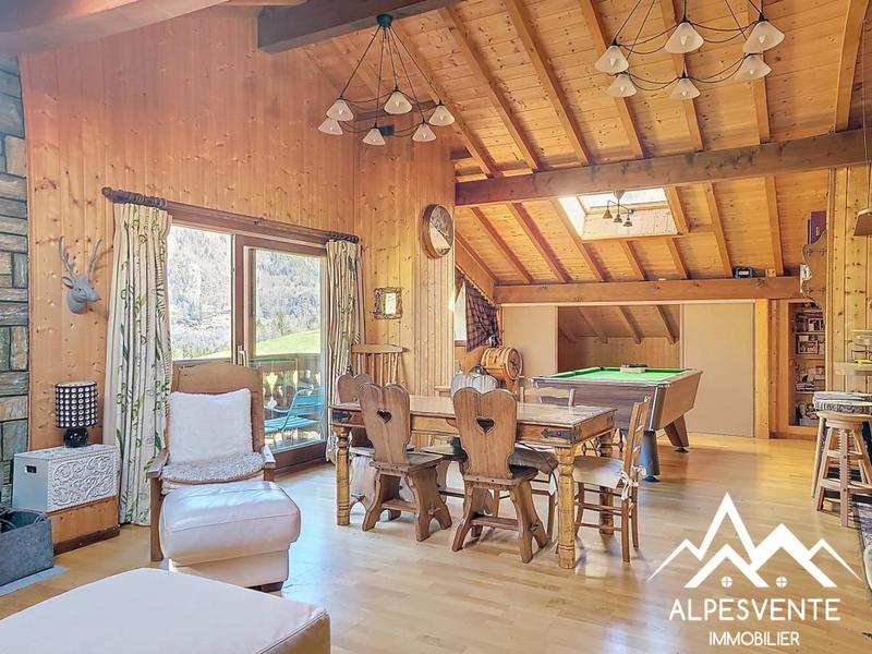 Châlet - 247 m² - 11 pièces