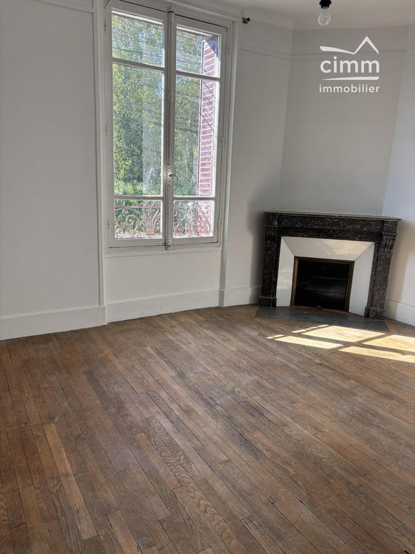 Maison traditionnelle - 107 m² - 7 pièces