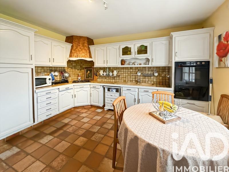 Maison - 220 m² - 10 pièces