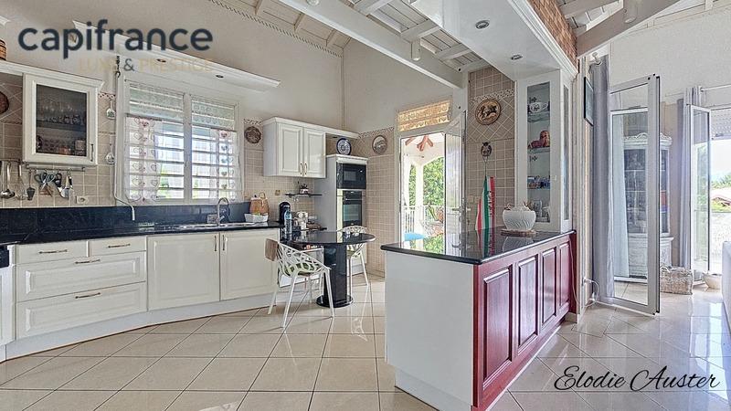 Villa - 197 m² - 9 pièces