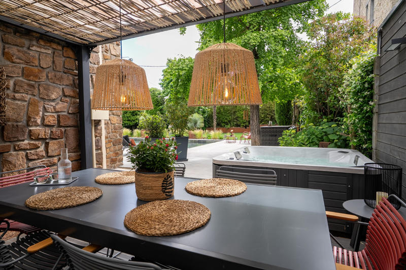 Maison - 260 m² - 10 pièces