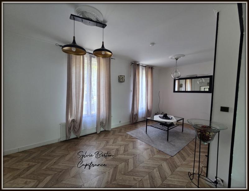 Maison - 99 m² - 6 pièces