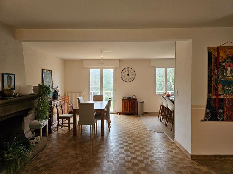 Maison - 202 m² - 9 pièces