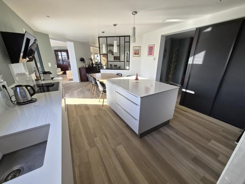 Maison - 151 m² - 7 pièces