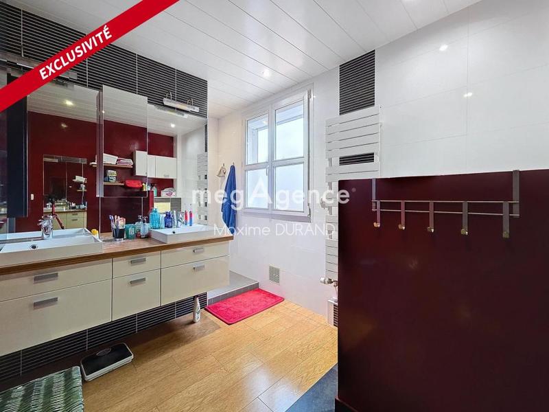 Maison - 182 m² - 9 pièces