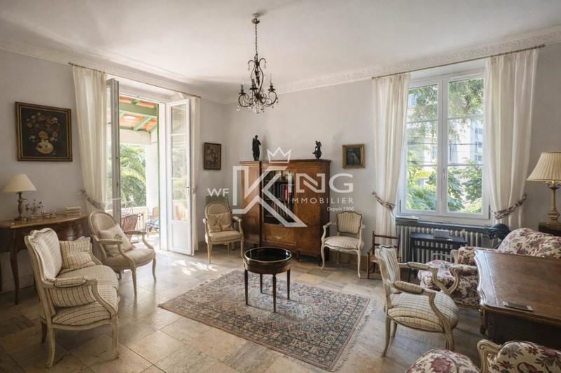 Propriété - 253 m² - 7 pièces