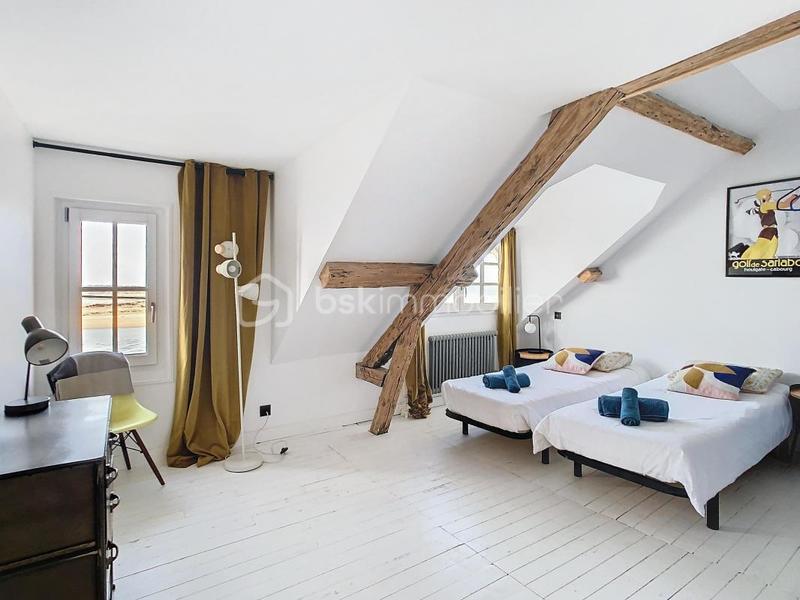 Maison - 161 m² - 8 pièces