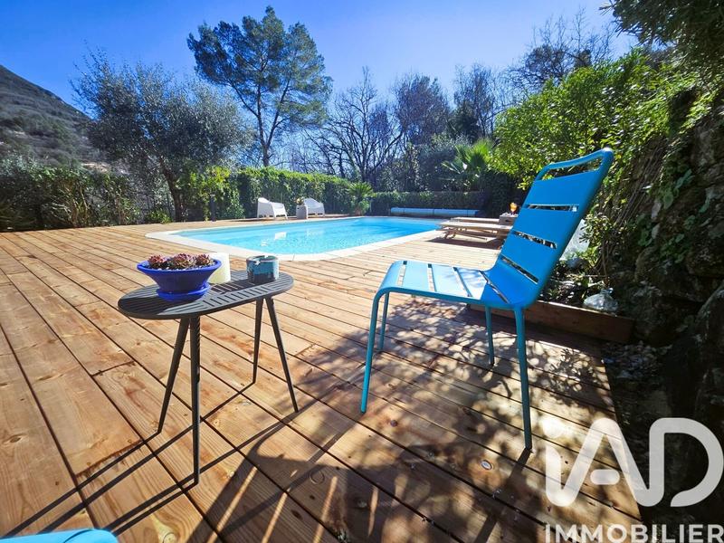 Maison - 200 m² - 11 pièces