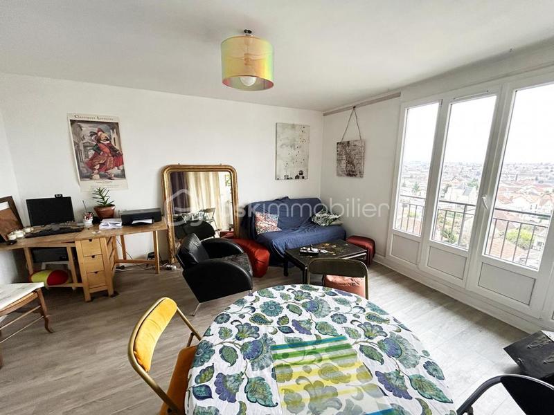 Appartement - 97 m² - 4 pièces