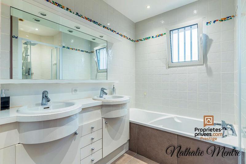 Maison - 250 m² - 7 pièces