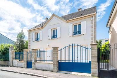 Maison - 230 m² - 5 pièces