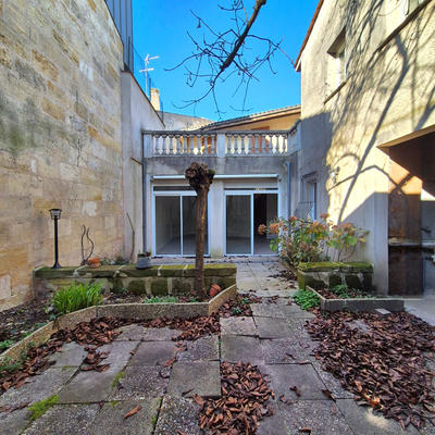 Maison - 225 m² - 8 pièces