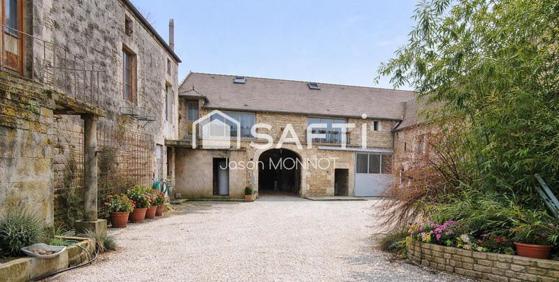 Maison - 270 m² - 10 pièces