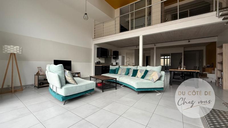 Loft - 148 m² - 5 pièces