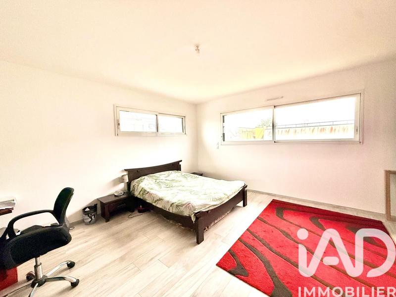 Maison - 210 m² - 8 pièces