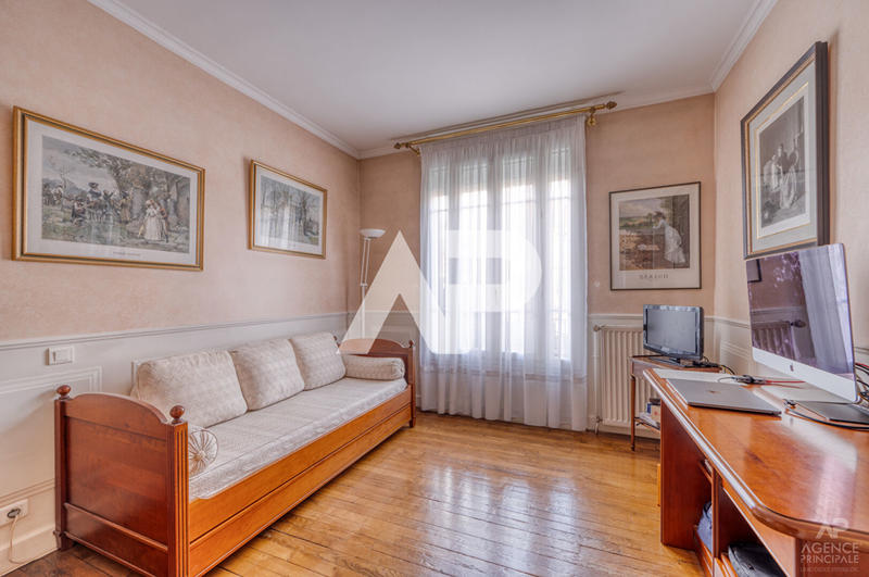 Maison - 179 m² - 7 pièces