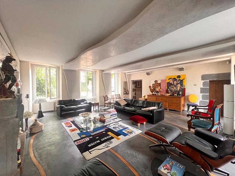 Maison - 270 m² - 6 pièces