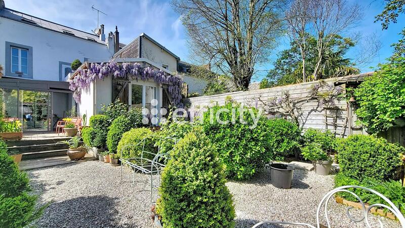 Maison - 200 m² - 7 pièces