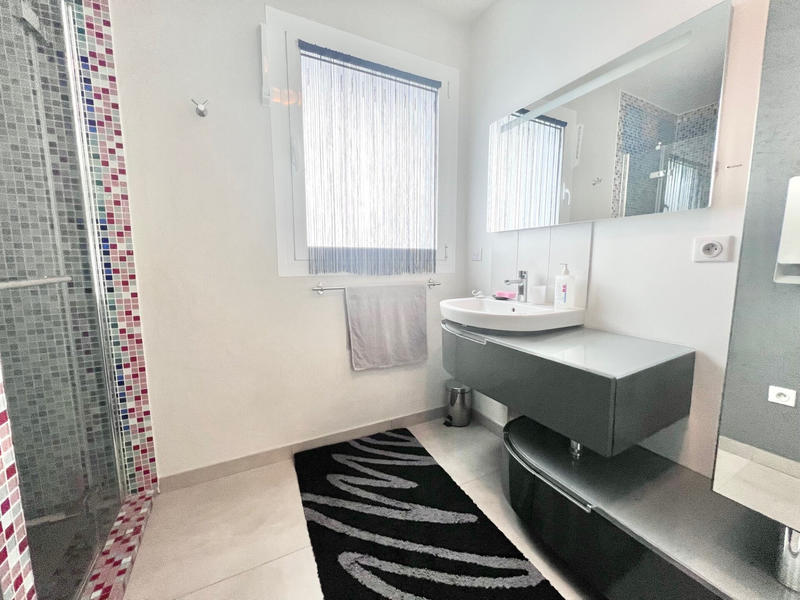 Propriété - 190 m² - 6 pièces