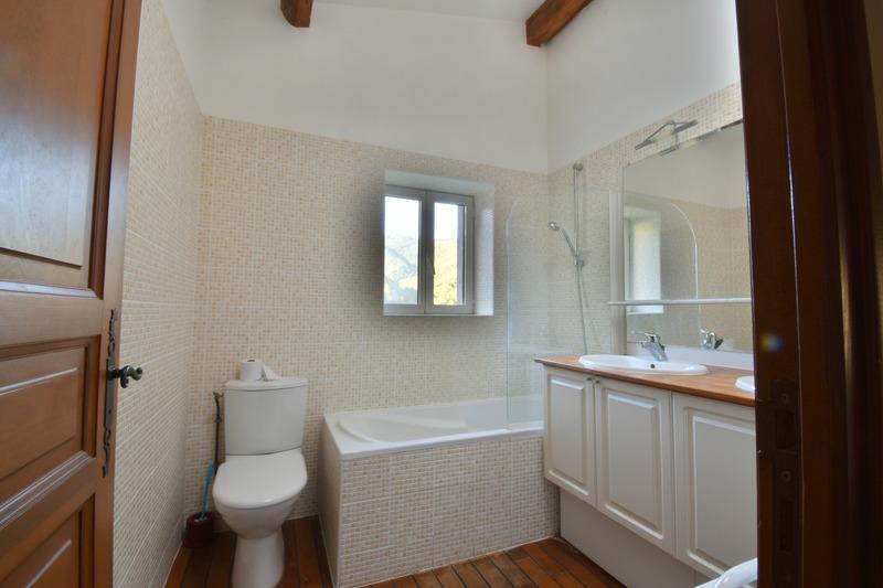 Propriété - 88 m² - 4 pièces