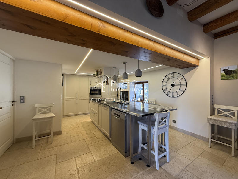 Maison - 176 m² - 5 pièces