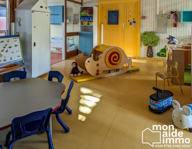 Local d'activités - 280 m² - 15 pièces