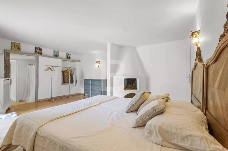 Demeure - 451 m² - 15 pièces