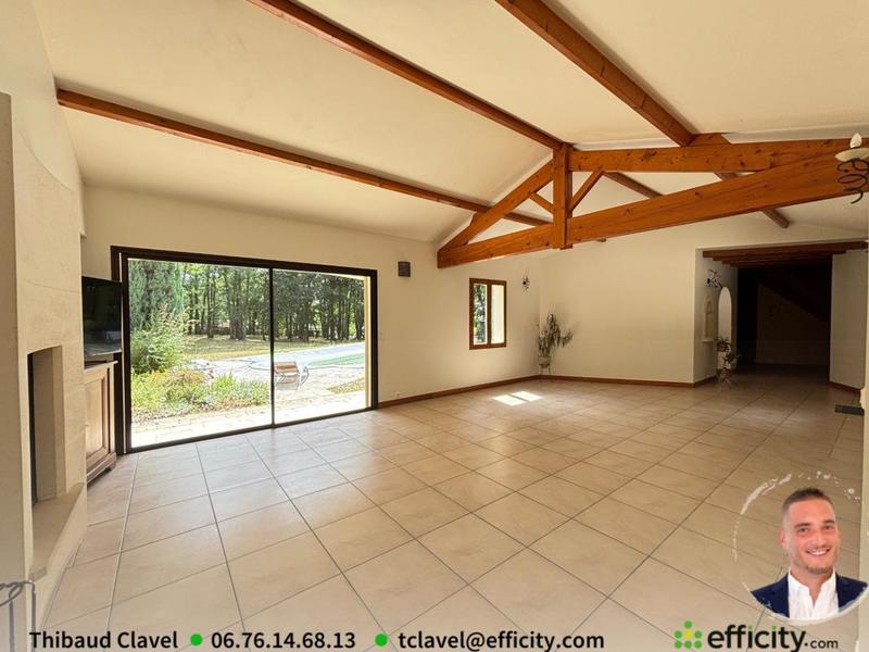 Maison - 215 m² - 8 pièces