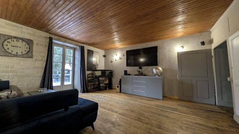 Maison - 239 m² - 8 pièces