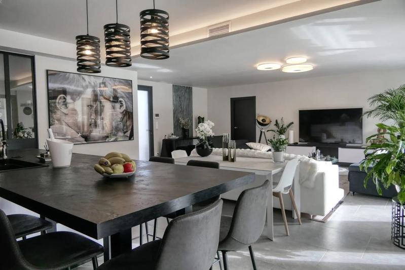 Maison - 200 m² - 7 pièces