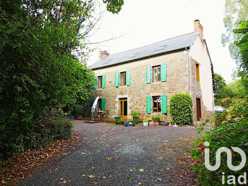 Maison - 234 m² - 8 pièces