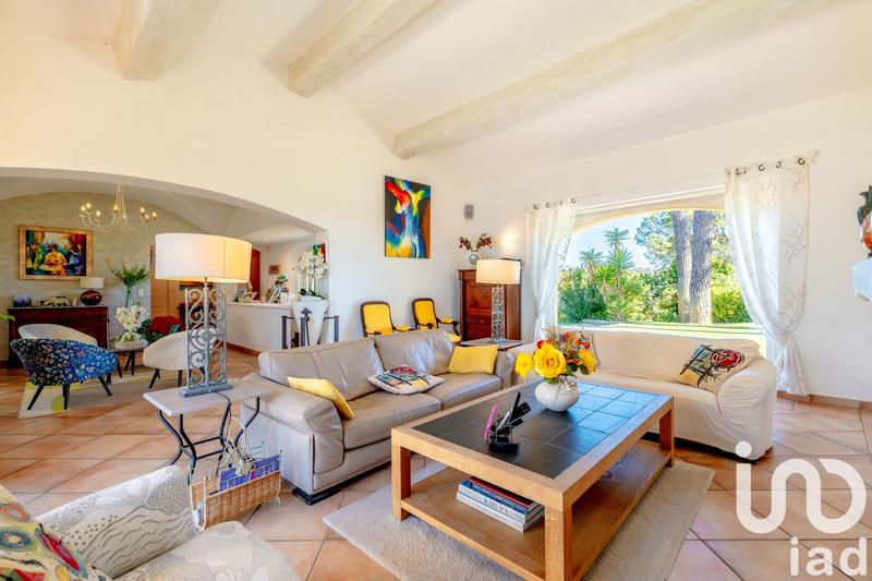 Maison - 230 m² - 7 pièces