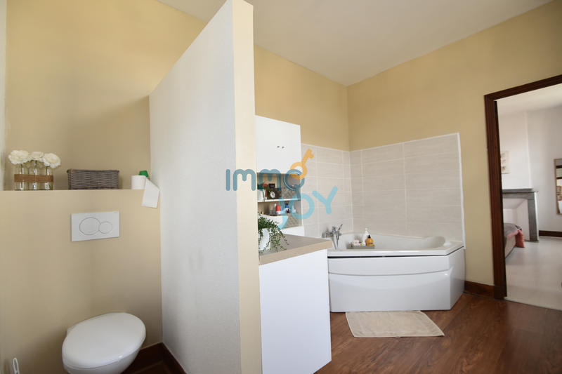 Maison - 212 m² - 8 pièces