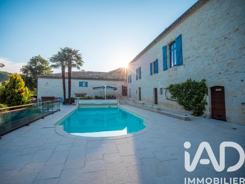 Maison - 364 m² - 14 pièces