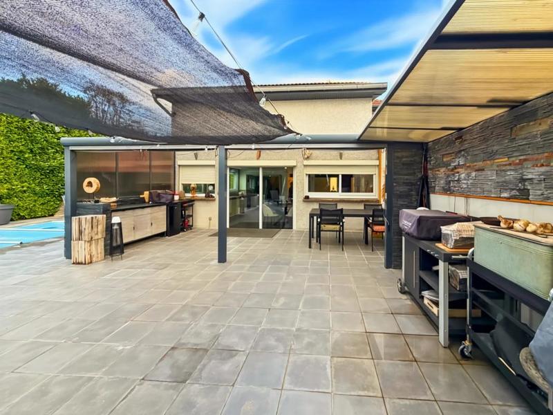 Maison - 230 m² - 6 pièces