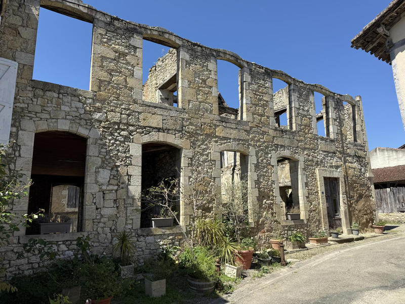 Maison de village - 200 m² - 2 pièces