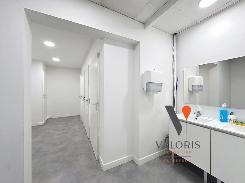 Bureau - 347 m² - 1 pièce