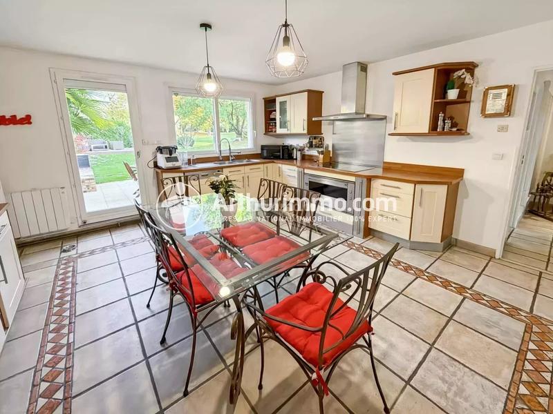 Maison - 210 m² - 7 pièces