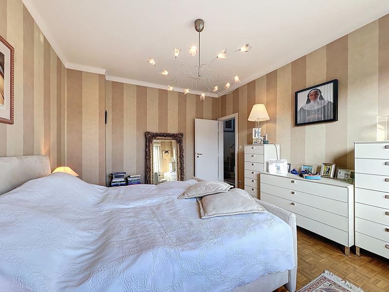 Villa - 207 m² - 9 pièces