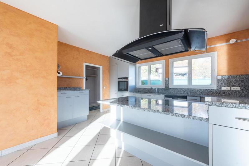 Maison - 218 m² - 9 pièces