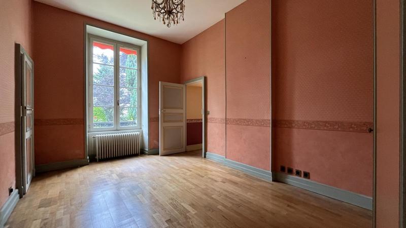 Appartement - 189 m² - 6 pièces