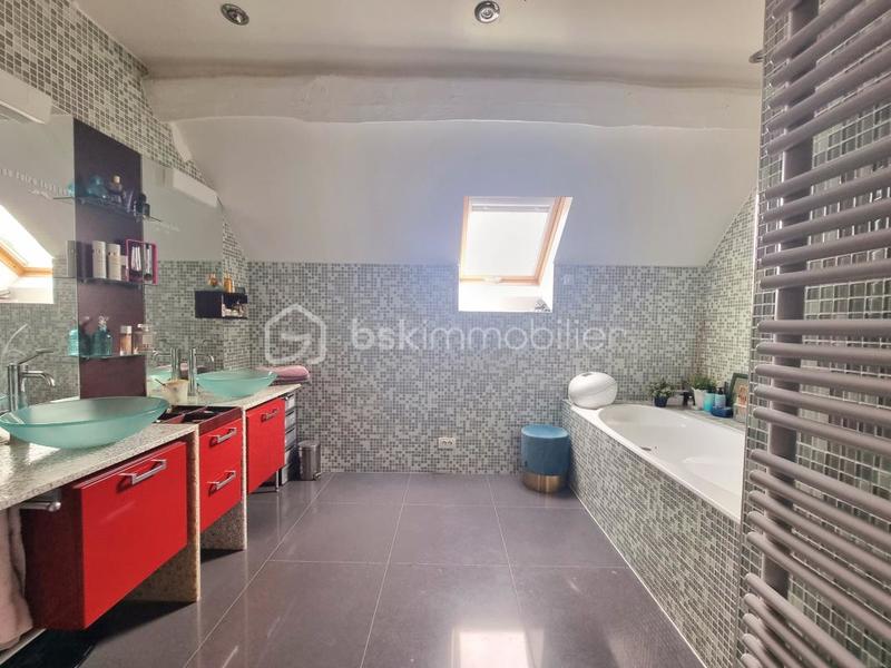 Maison en pierre - 245 m² - 8 pièces