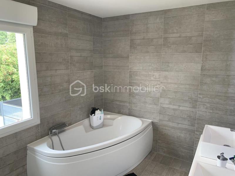 Maison traditionnelle - 159 m² - 6 pièces