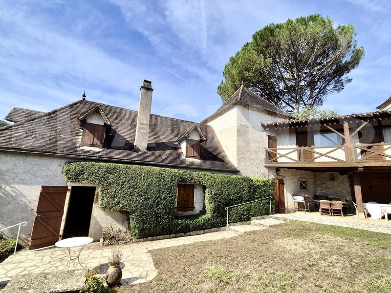 Maison - 257 m² - 11 pièces