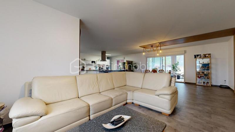 Maison traditionnelle - 213 m² - 8 pièces